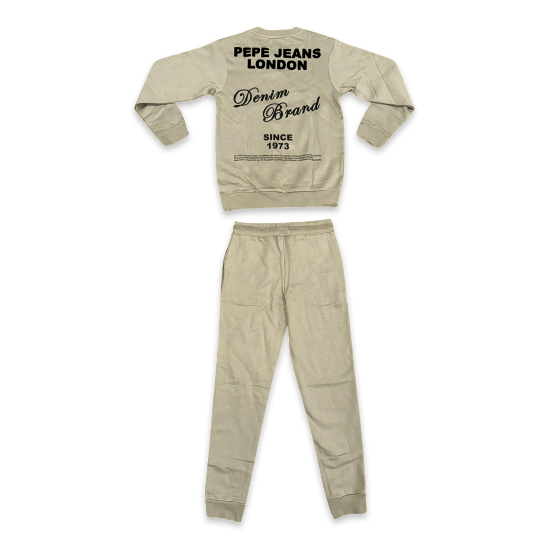 חליפת שני חלקים לבנים