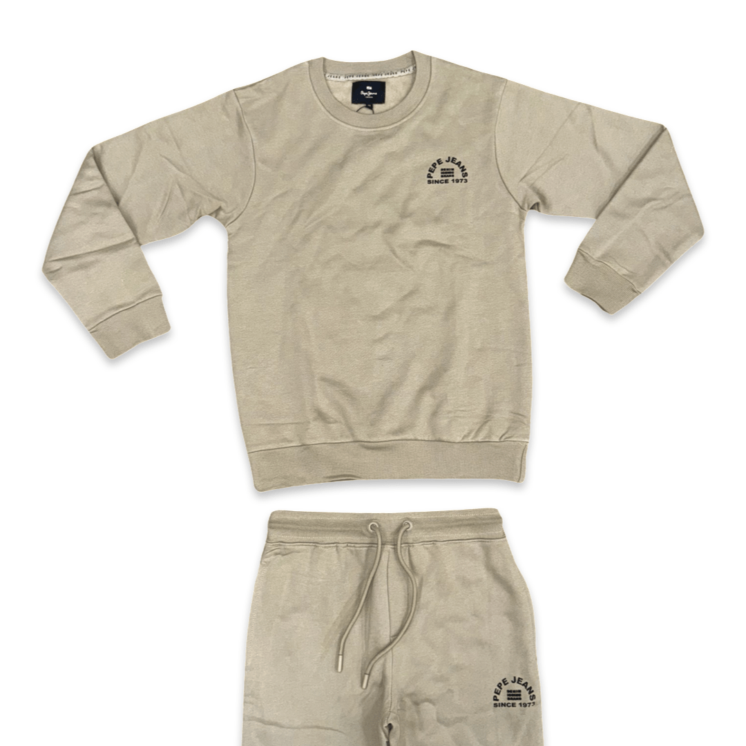 חליפת שני חלקים לבנים