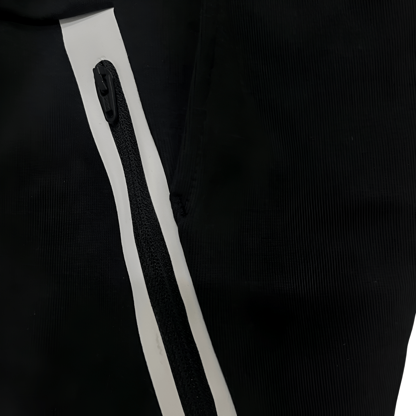 מגוון מכנסי שורט Nike Tech Fleece לילדים