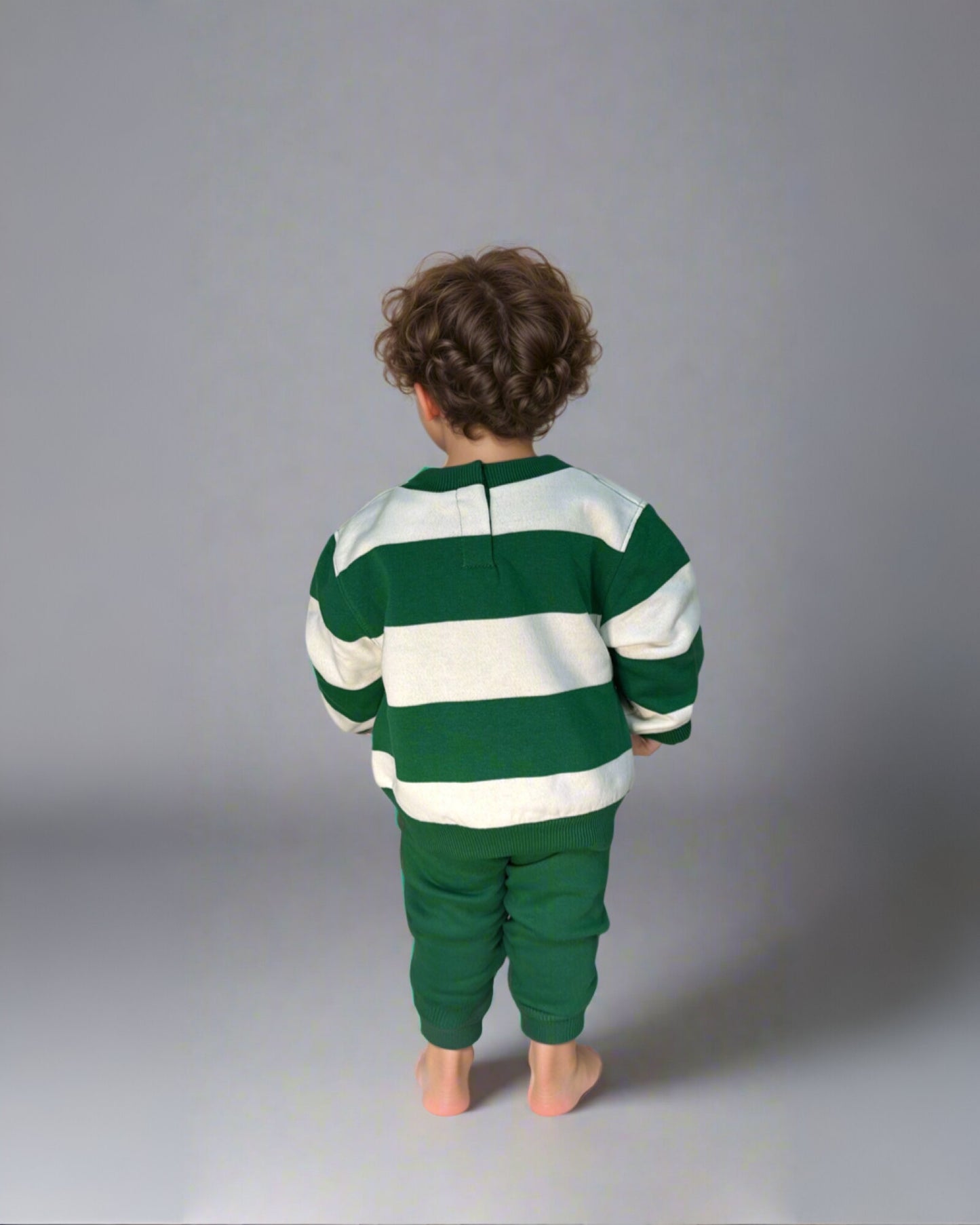 חליפת שתי חלקים ירוקה מבית נייקי | לתינוקות-ילדים