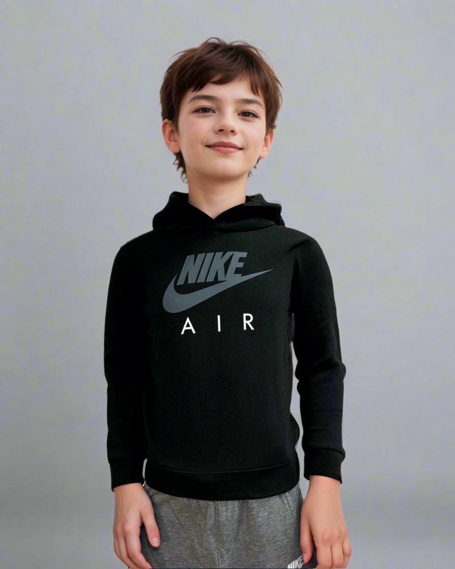 חליפת שתי חלקים מבית נייק לילד