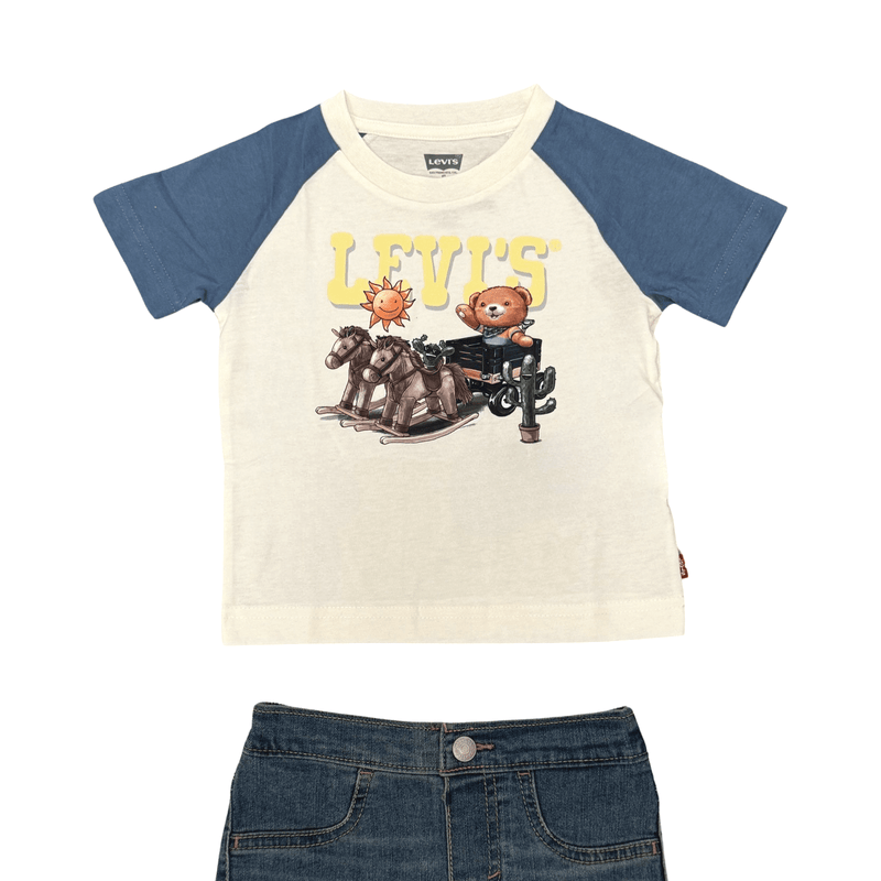 חליפת שני חלקים עם חולצה קצרה ושורט גינס לבנים