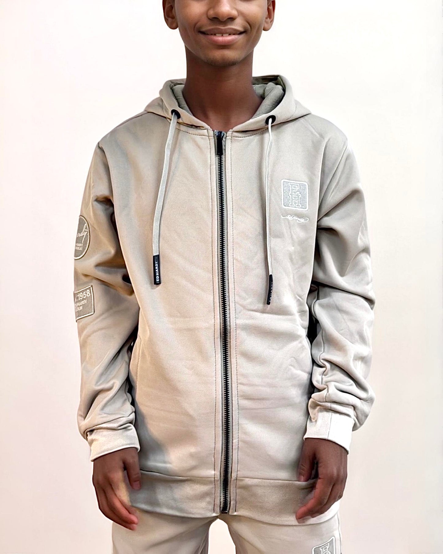 חליפת הד הרדי לבנים עם רוכסן וכיס דגמח- Los Angeles