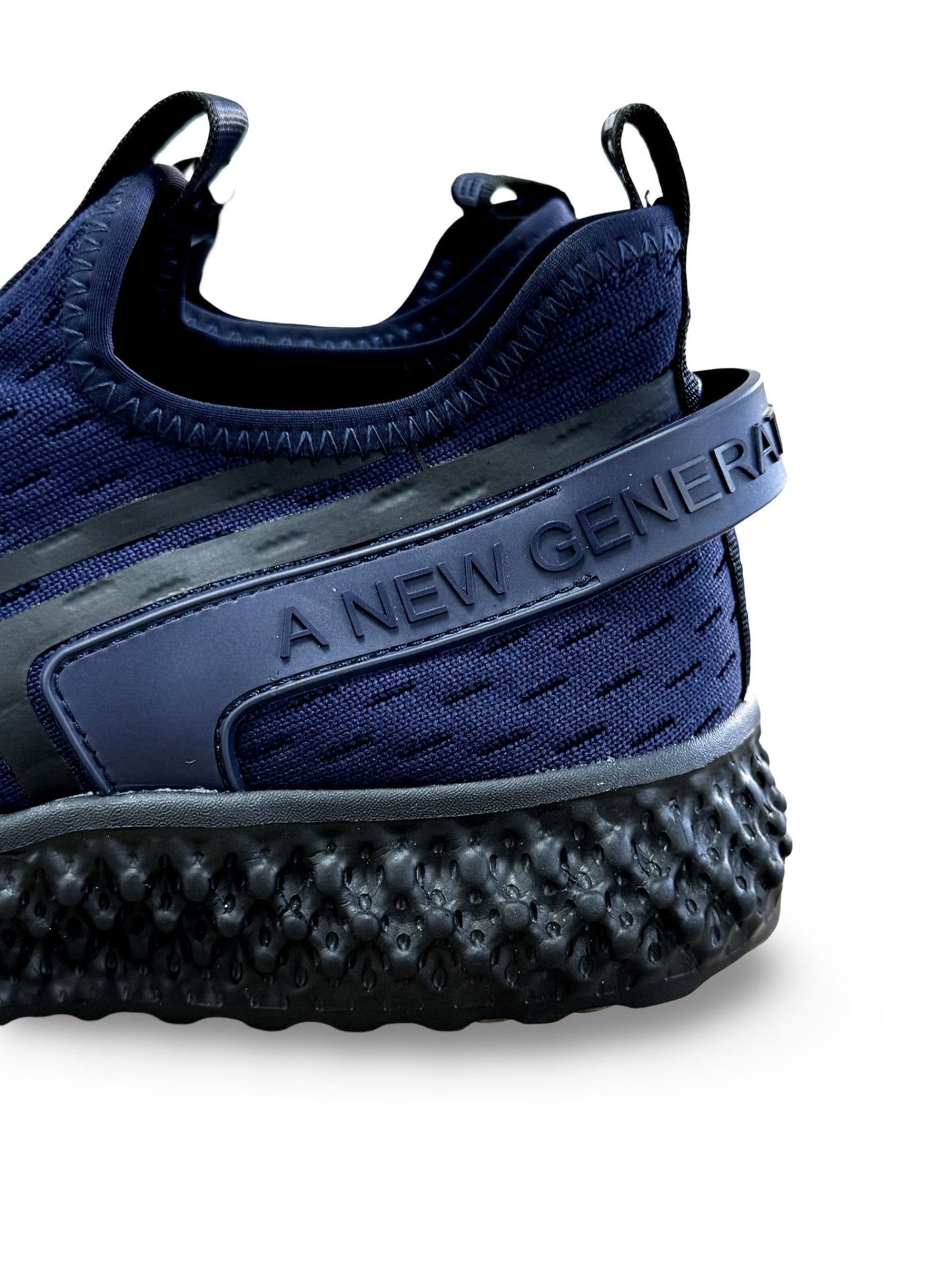 נעלי ספורט אלגנטיות לגבר