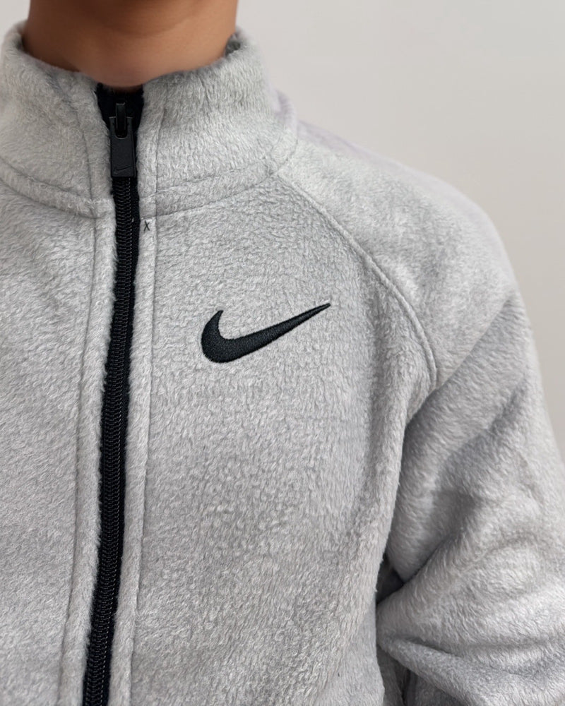 ג׳קט פליז מרוכסן מבית נייקי לילדים