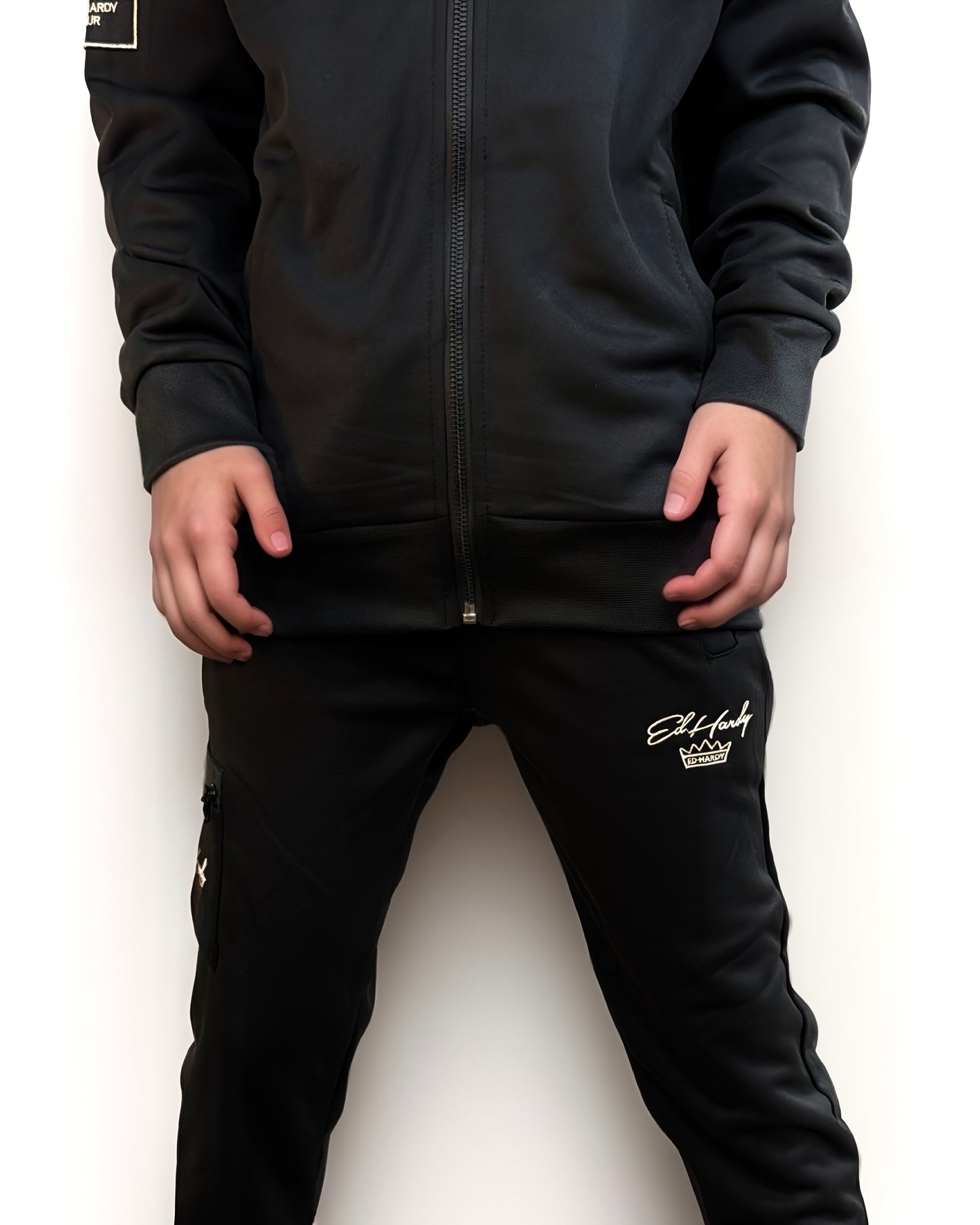 חליפת הד הרדי לבנים עם רוכסן וכיס דגמח חתום- Ed Hardy