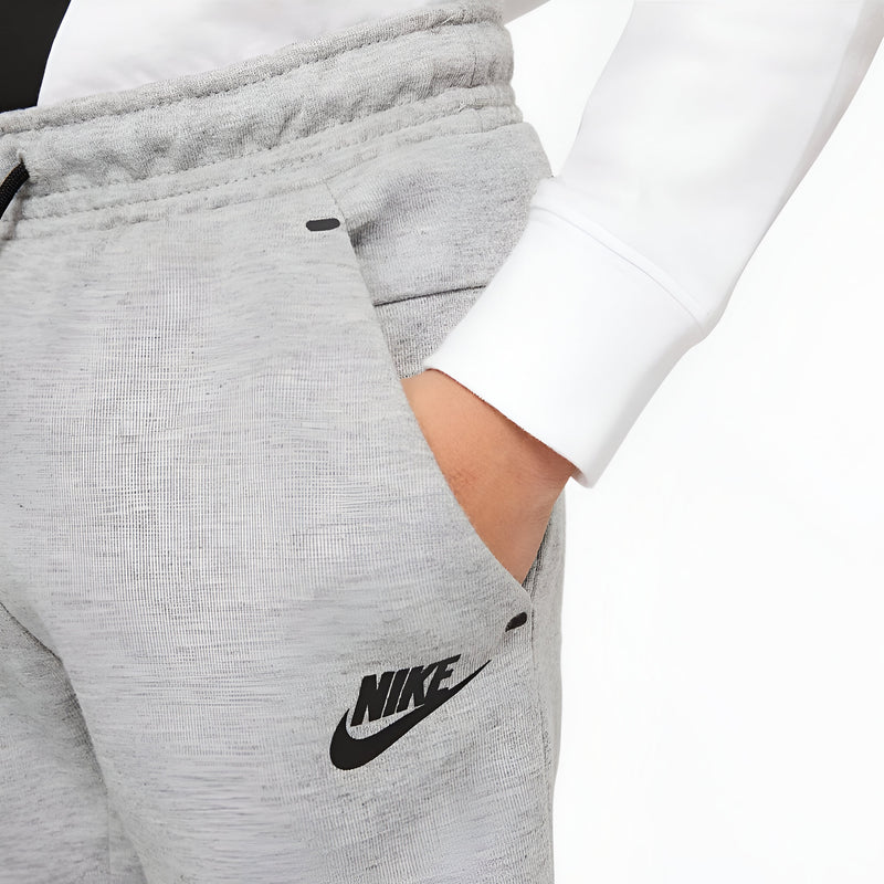 מגוון מכנסי שורט Nike Tech Fleece לילדים