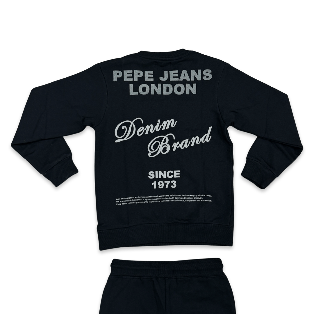 חליפת שני חלקים לבנים