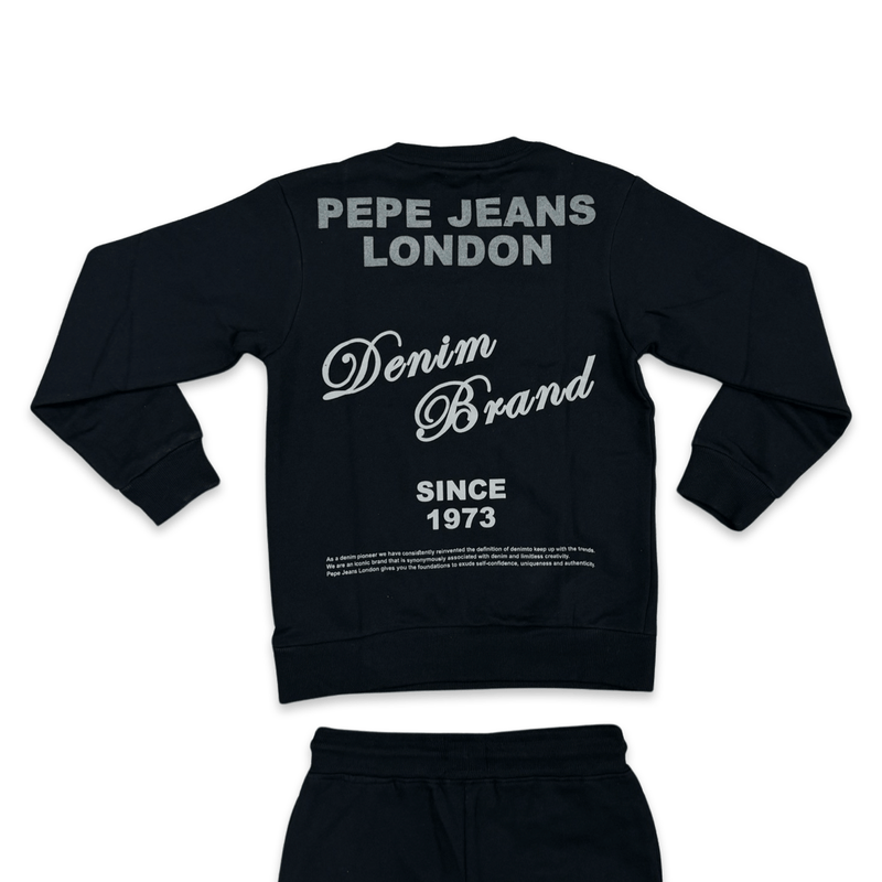 חליפת שני חלקים לבנים