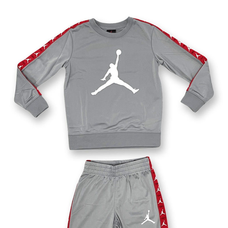 חליפת שתי חלקים לבנים