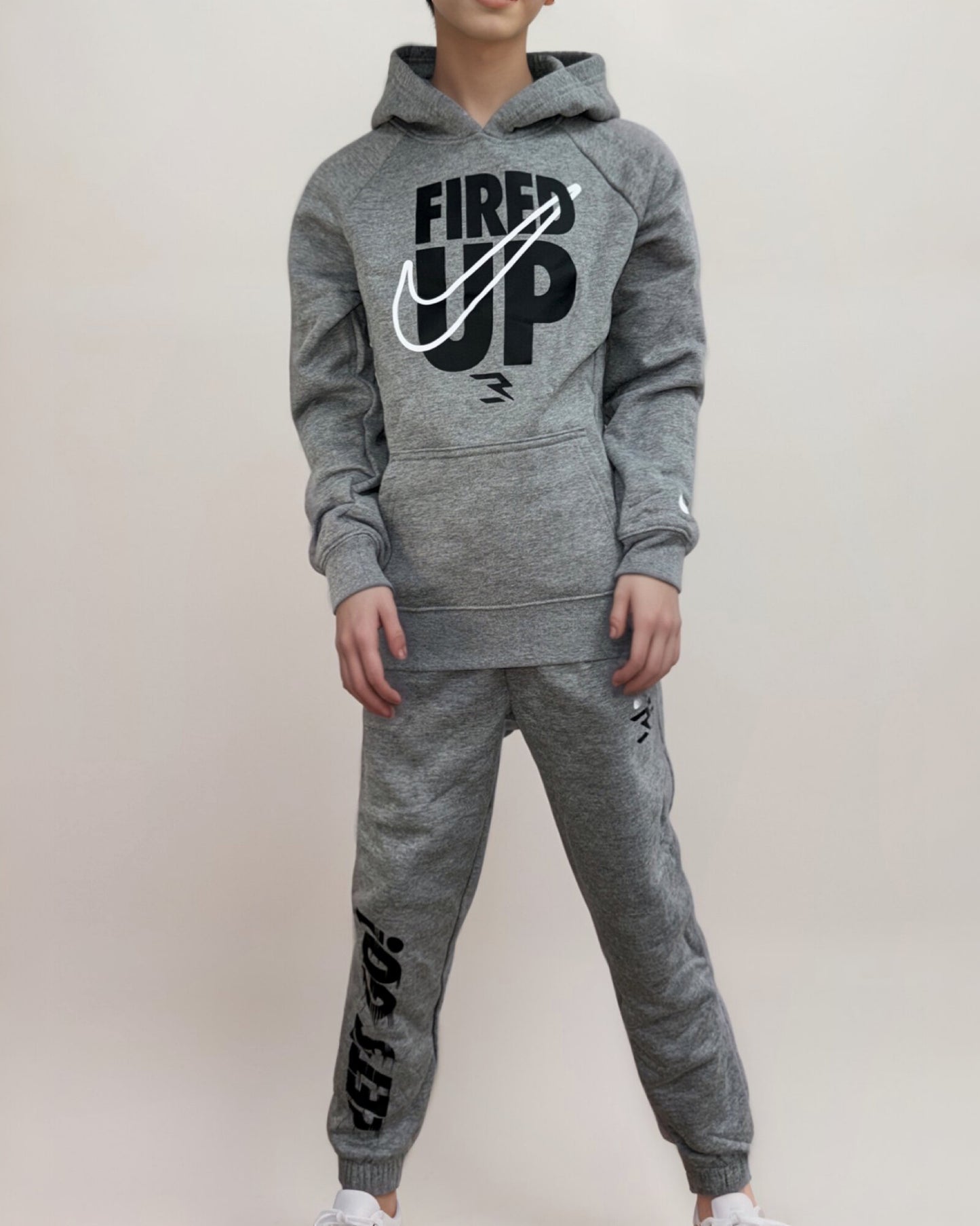 חליפת שתי חלקים ספורטיבית מבית נייקי | נוער