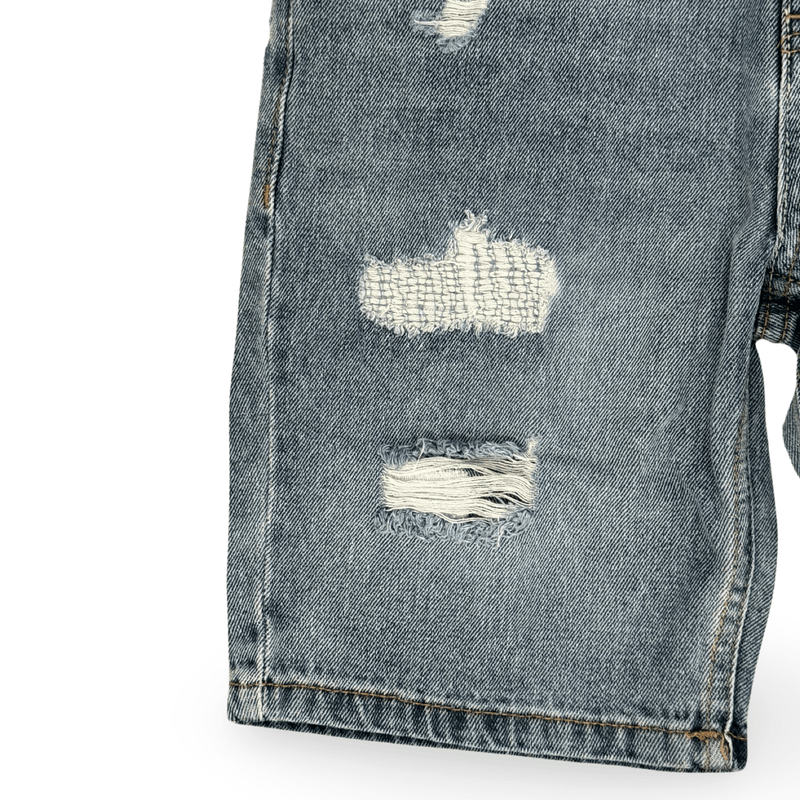 שורט/ ברמודה ג׳ינס קצרה עם קרעים לבנים