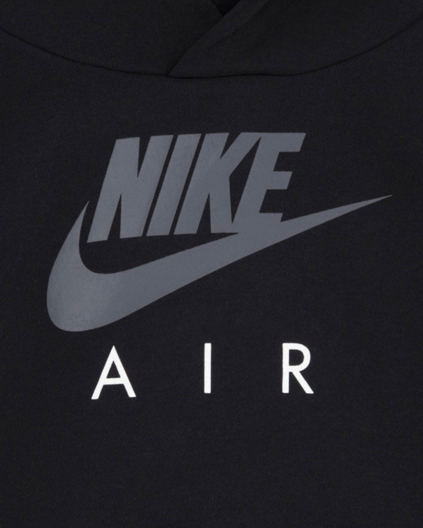 חליפת שתי חלקים מבית נייק לילד