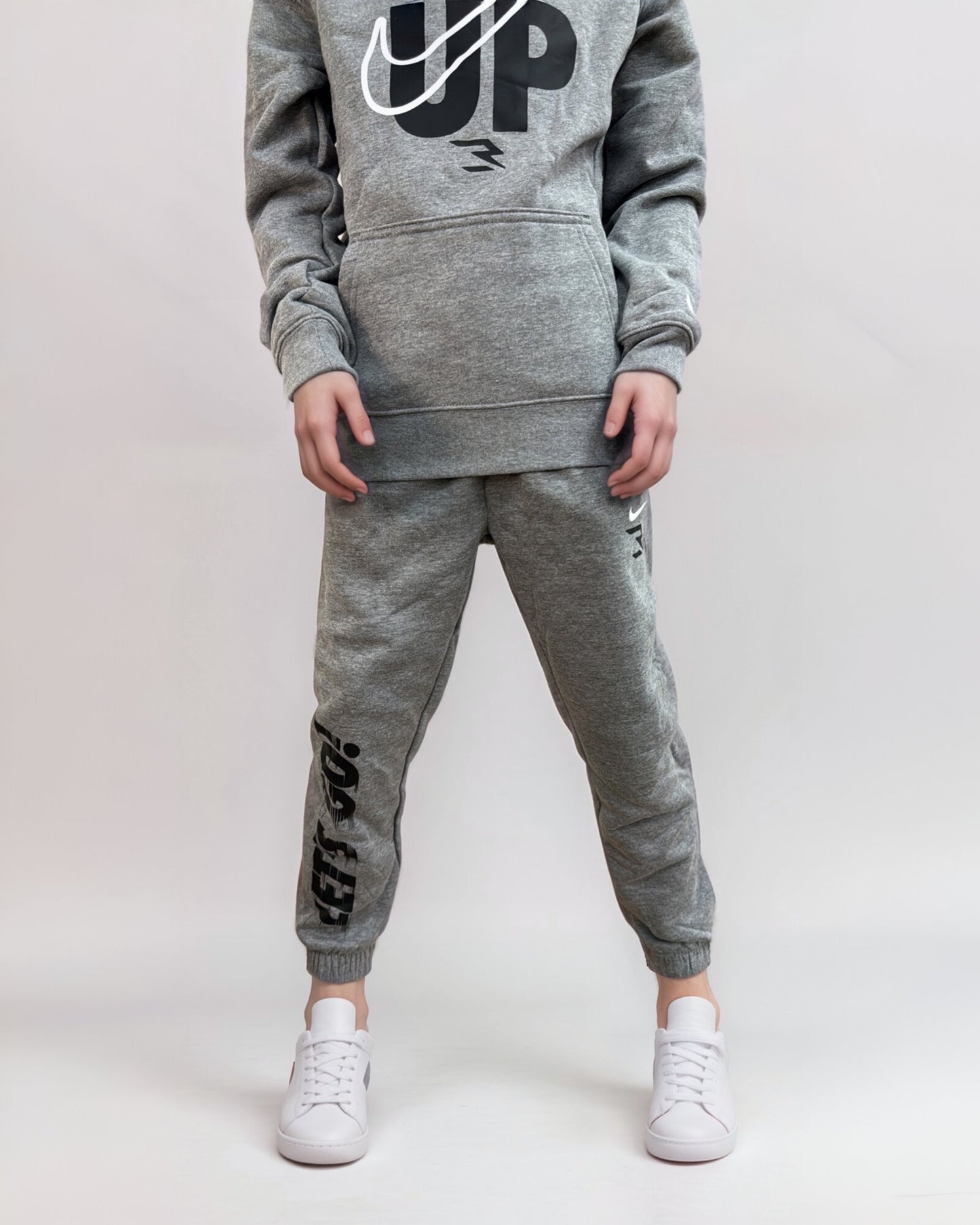 חליפת שתי חלקים ספורטיבית מבית נייקי | נוער