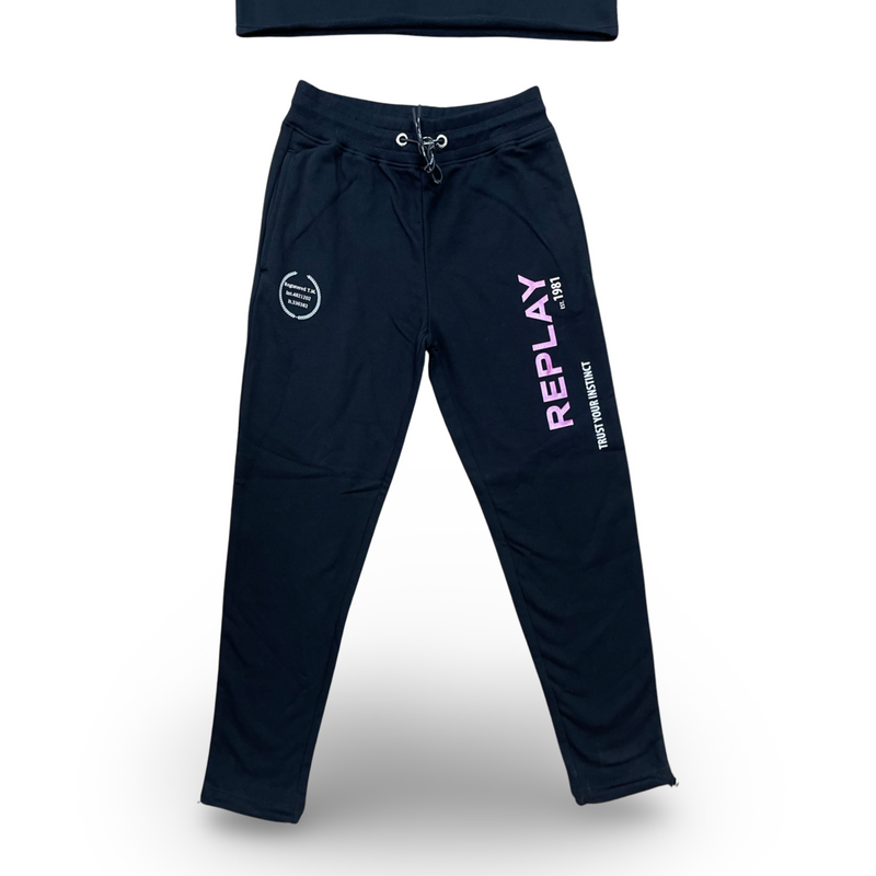 חליפת שתי חלקים לבנות בשלושה צבעים