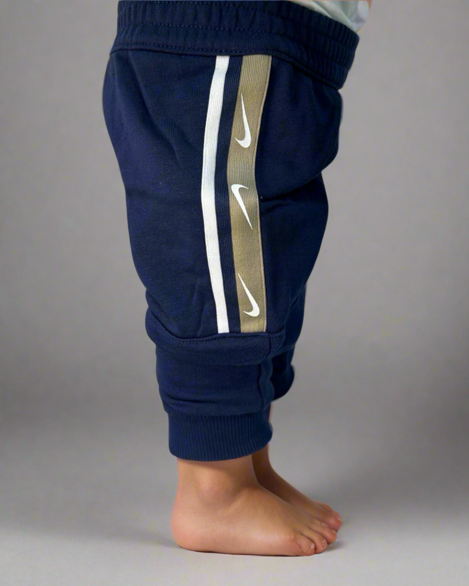 סט שתי חלקים עם חולצה ארוכה מבית נייקי | לתינוק