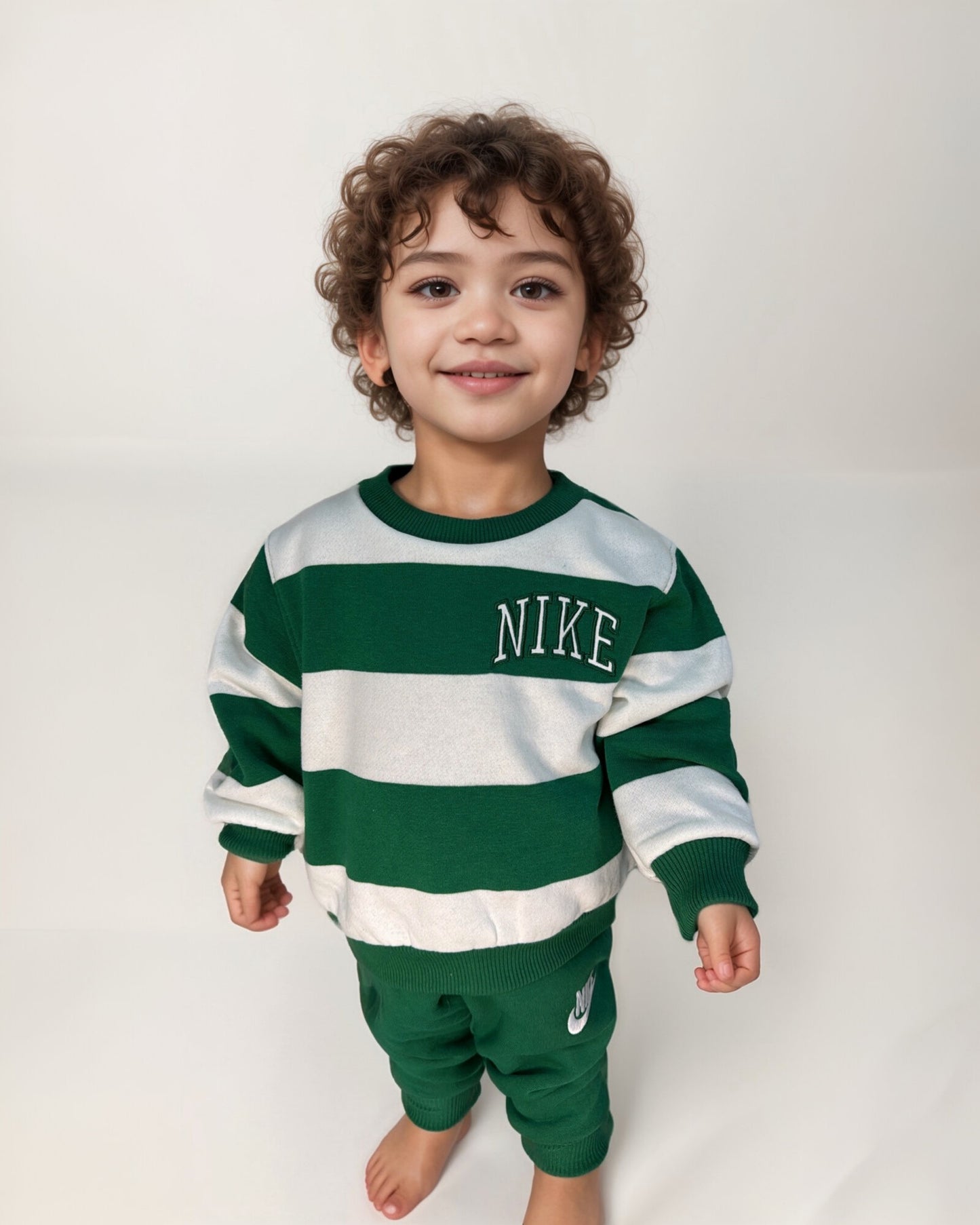 חליפת שתי חלקים ירוקה מבית נייקי | לתינוקות-ילדים