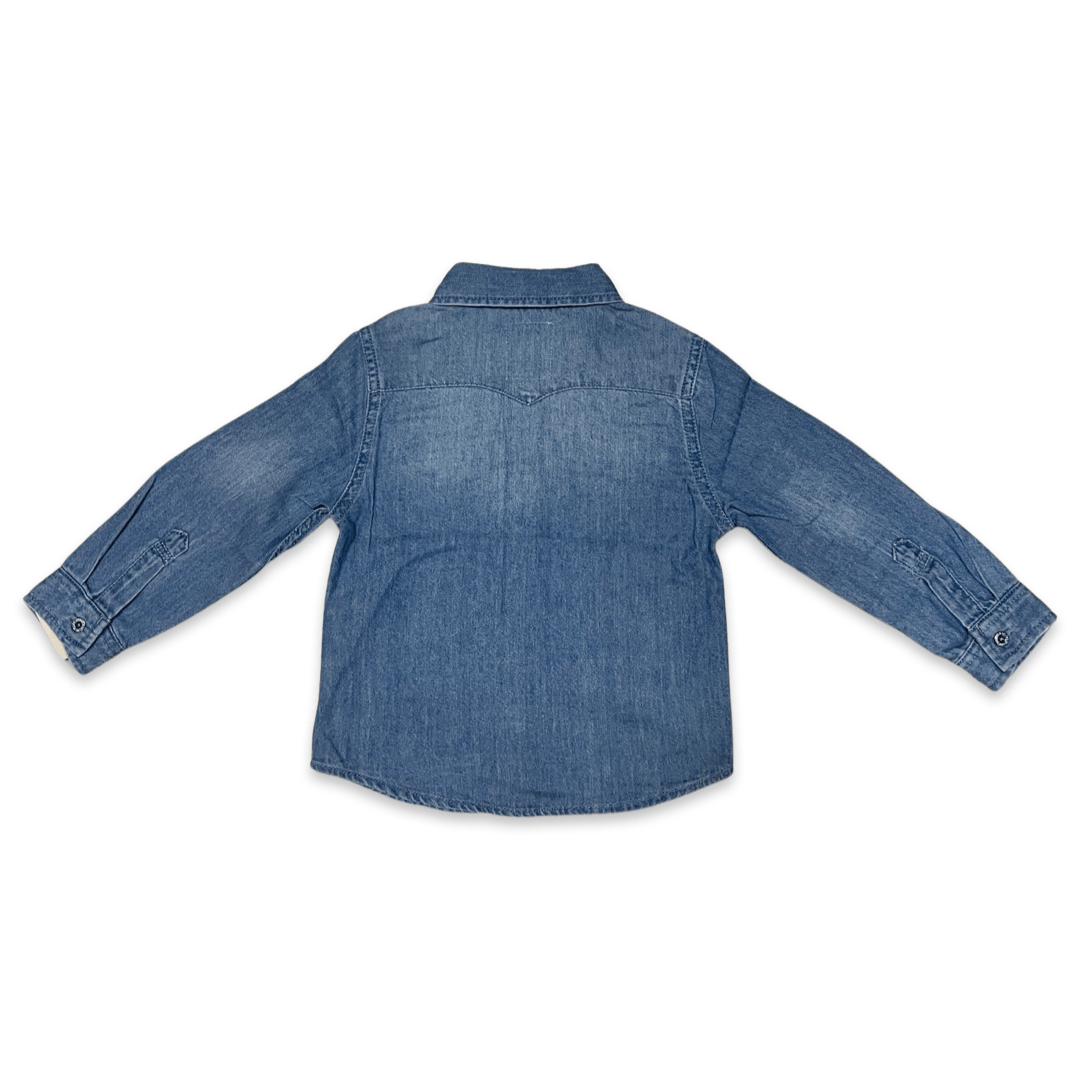 חולצת גינס מכופתרת עם כיסים לבנים-נערים