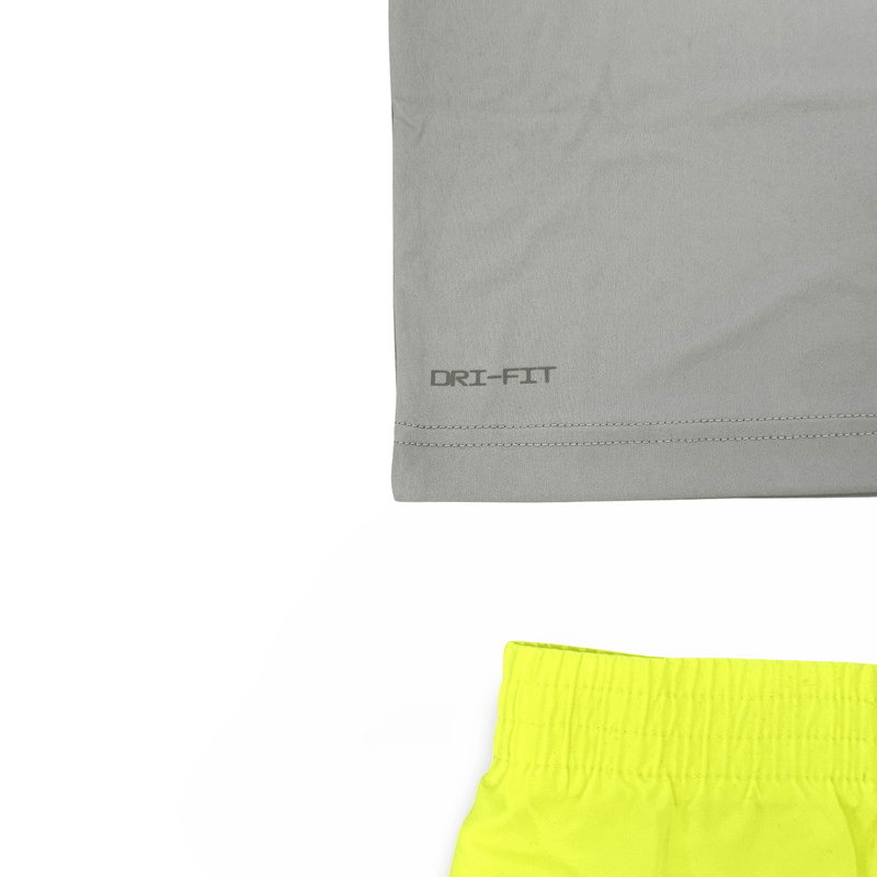 חליפת שתי חלקים קצרה לבנים בצבע צהוב ואפור