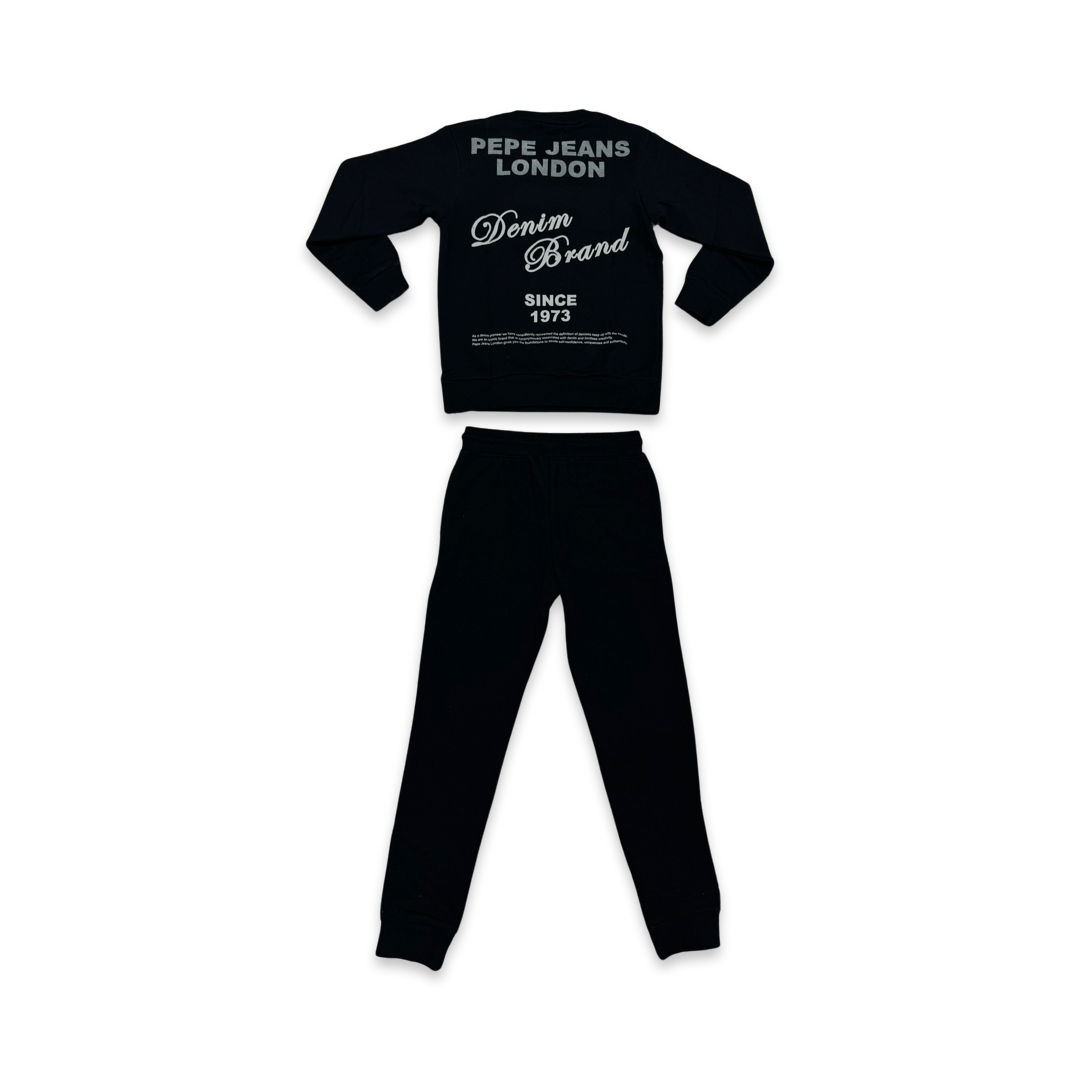 חליפת שני חלקים לבנים