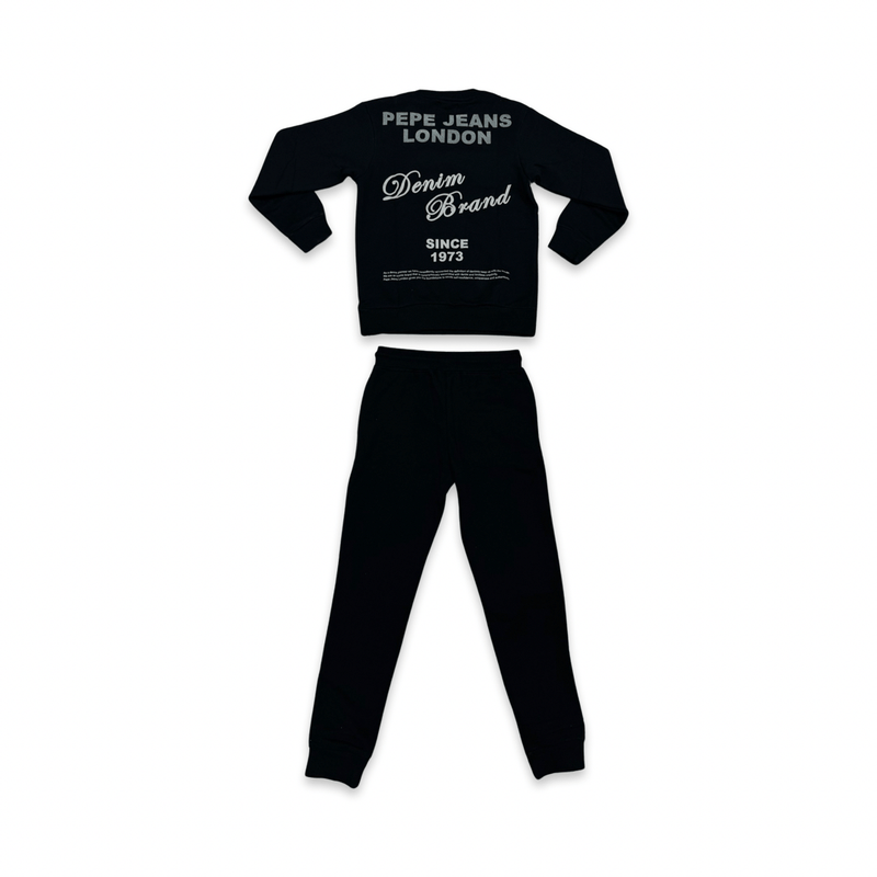 חליפת שני חלקים לבנים