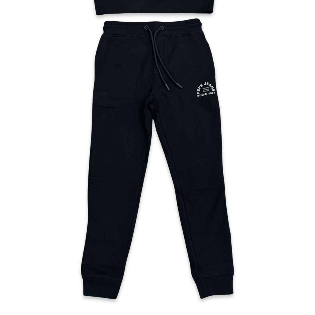 חליפת שני חלקים לבנים