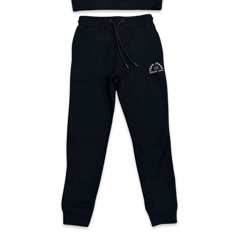 חליפת שני חלקים לבנים