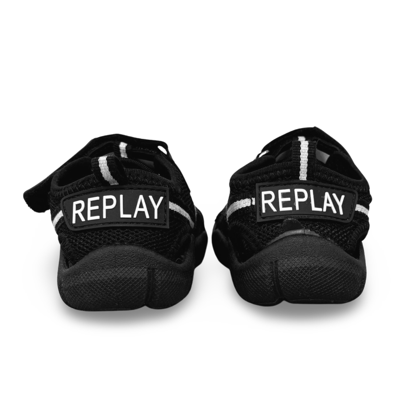 סנדלים בצבע שחור לילדים