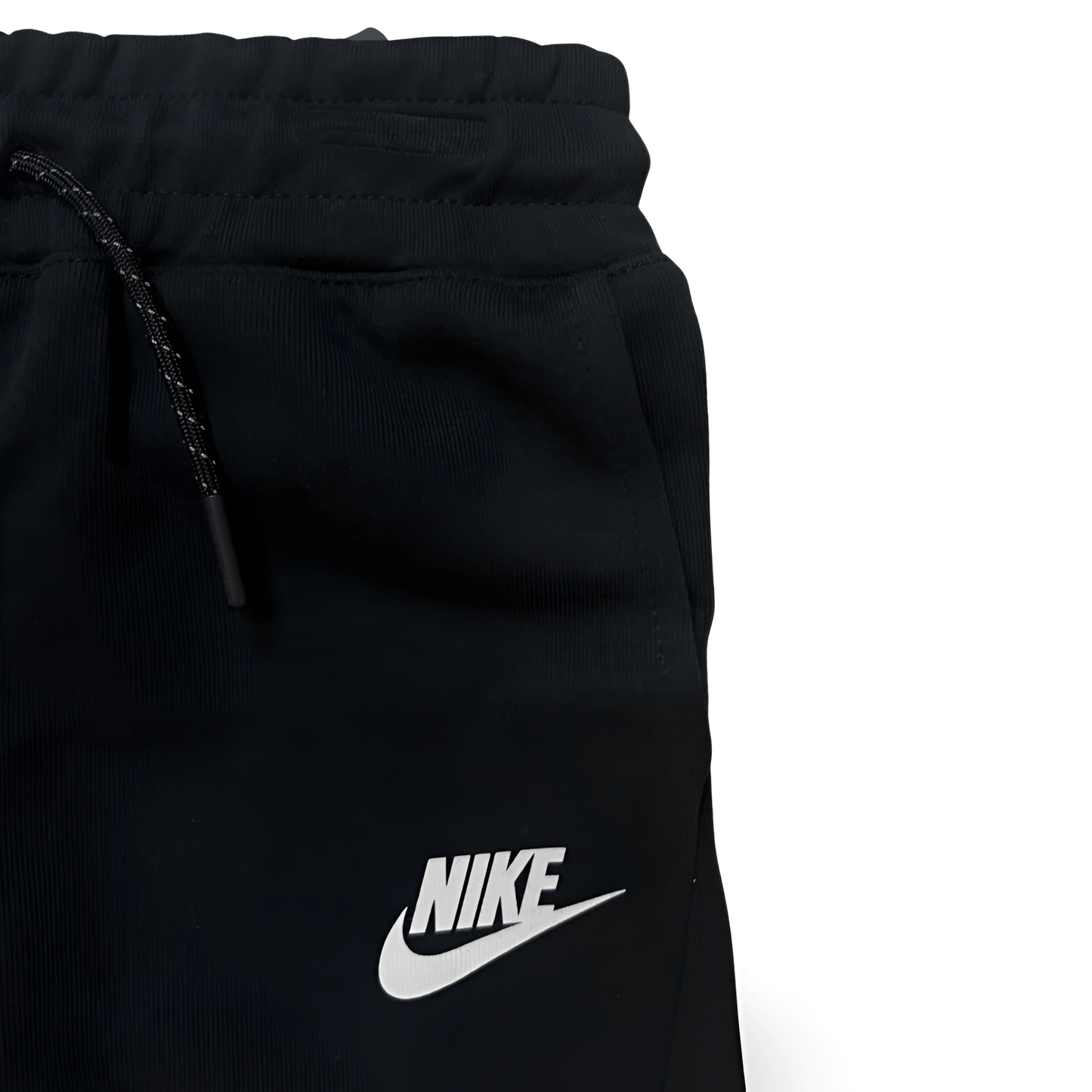מגוון מכנסי שורט Nike Tech Fleece לילדים