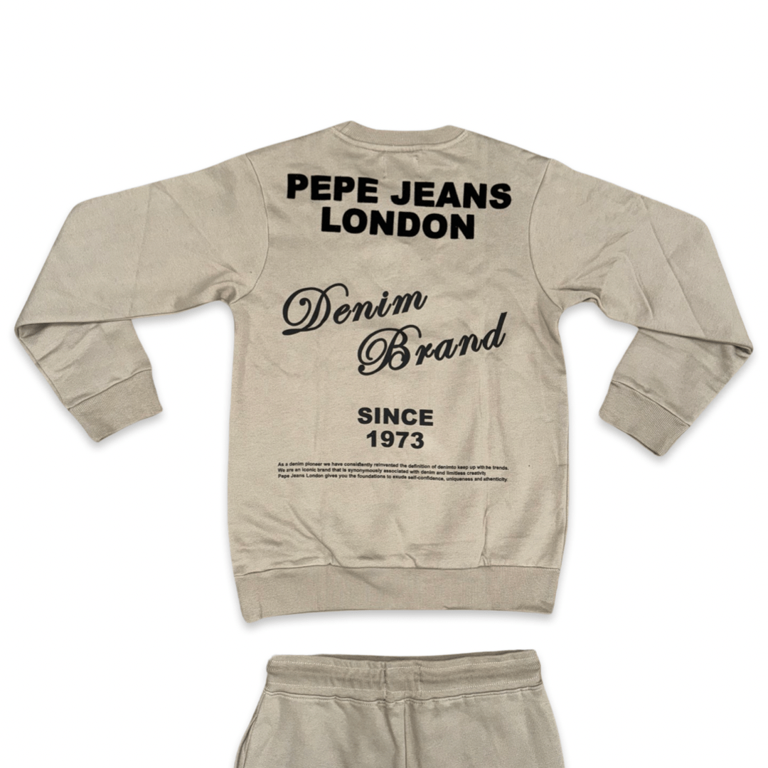 חליפת שני חלקים לבנים