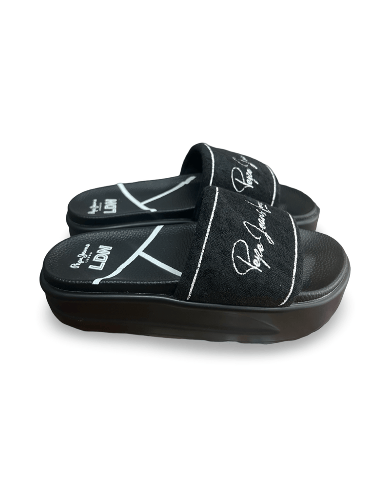 כפכף אופנתי לנשים בצבע שחור