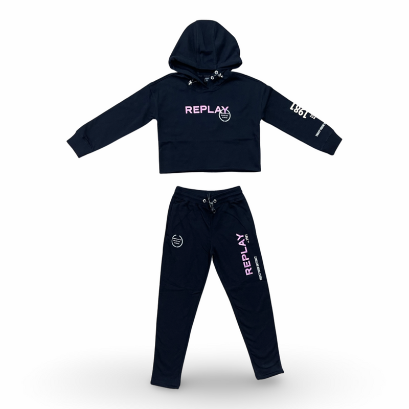 חליפת שתי חלקים לבנות בשלושה צבעים