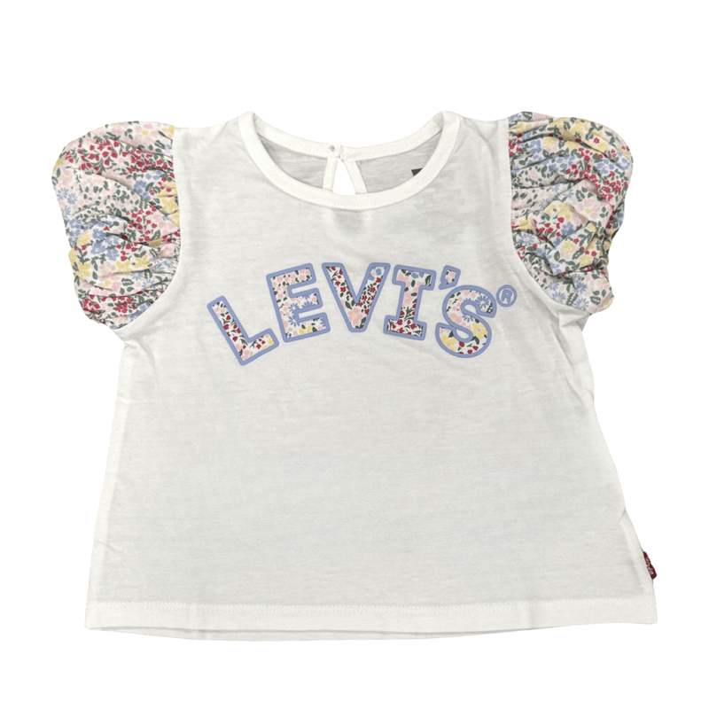 חליפת שתי חלקים חגיגית עם שרוולים מחויטים ושורט ג׳ינס