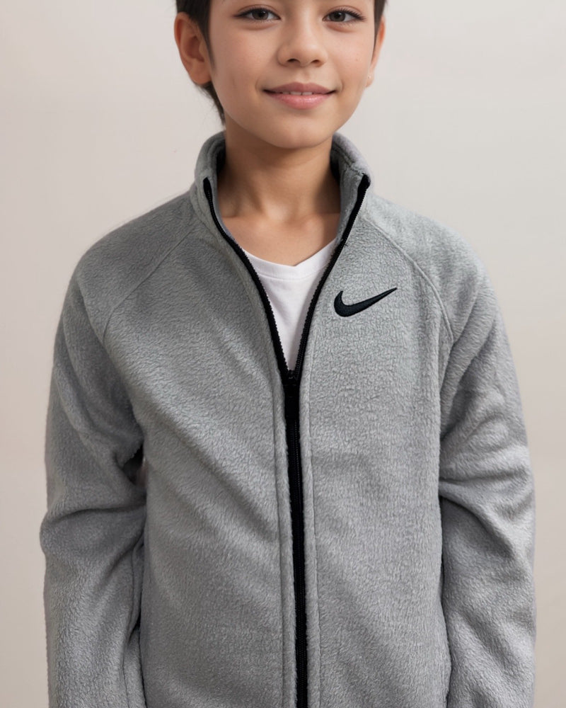 ג׳קט פליז מרוכסן מבית נייקי לילדים