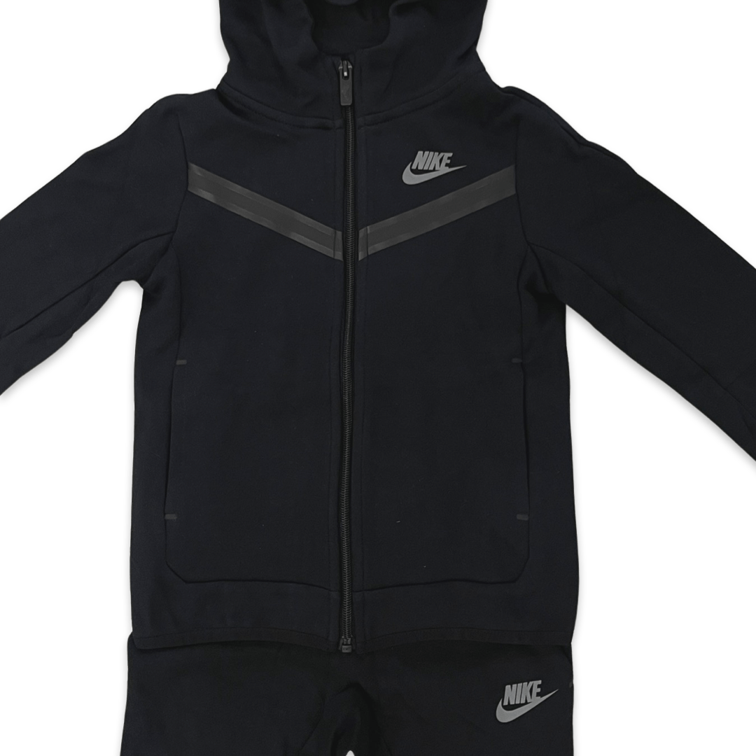 חליפת יוניסקס מדגם Tech Fleece