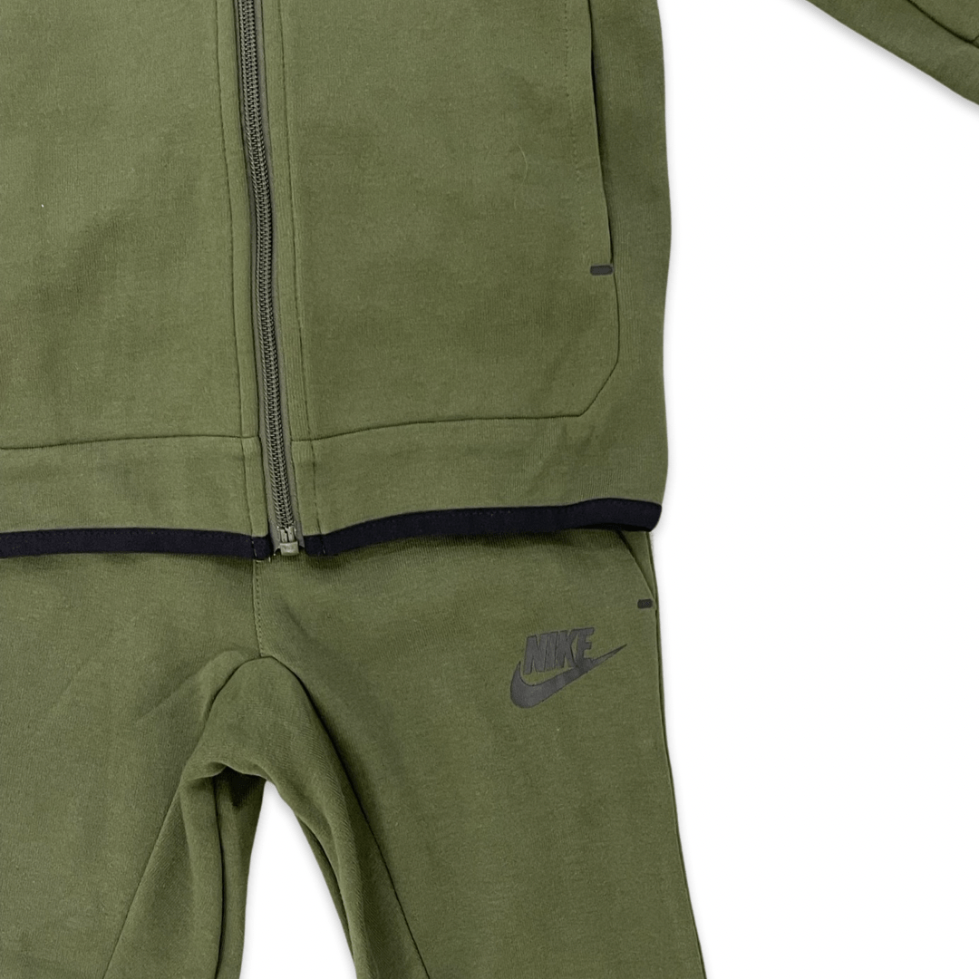 חליפת יוניסקס מדגם Tech Fleece