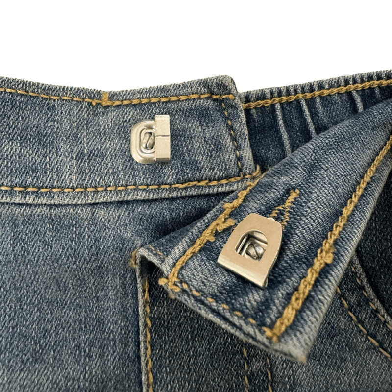 חליפת שני חלקים עם חולצה קצרה ושורט גינס לבנים