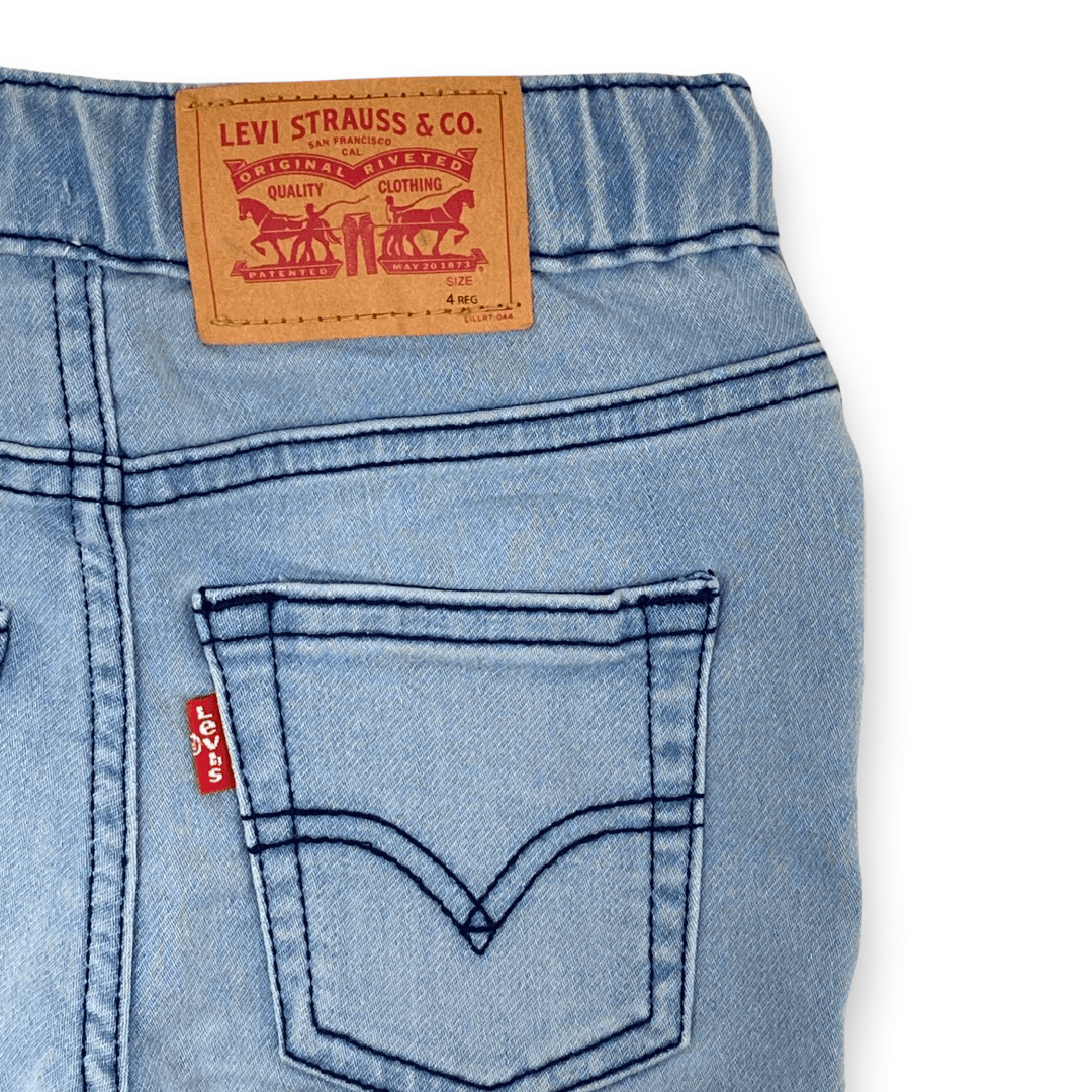 ג׳ינס סקיני לבנים