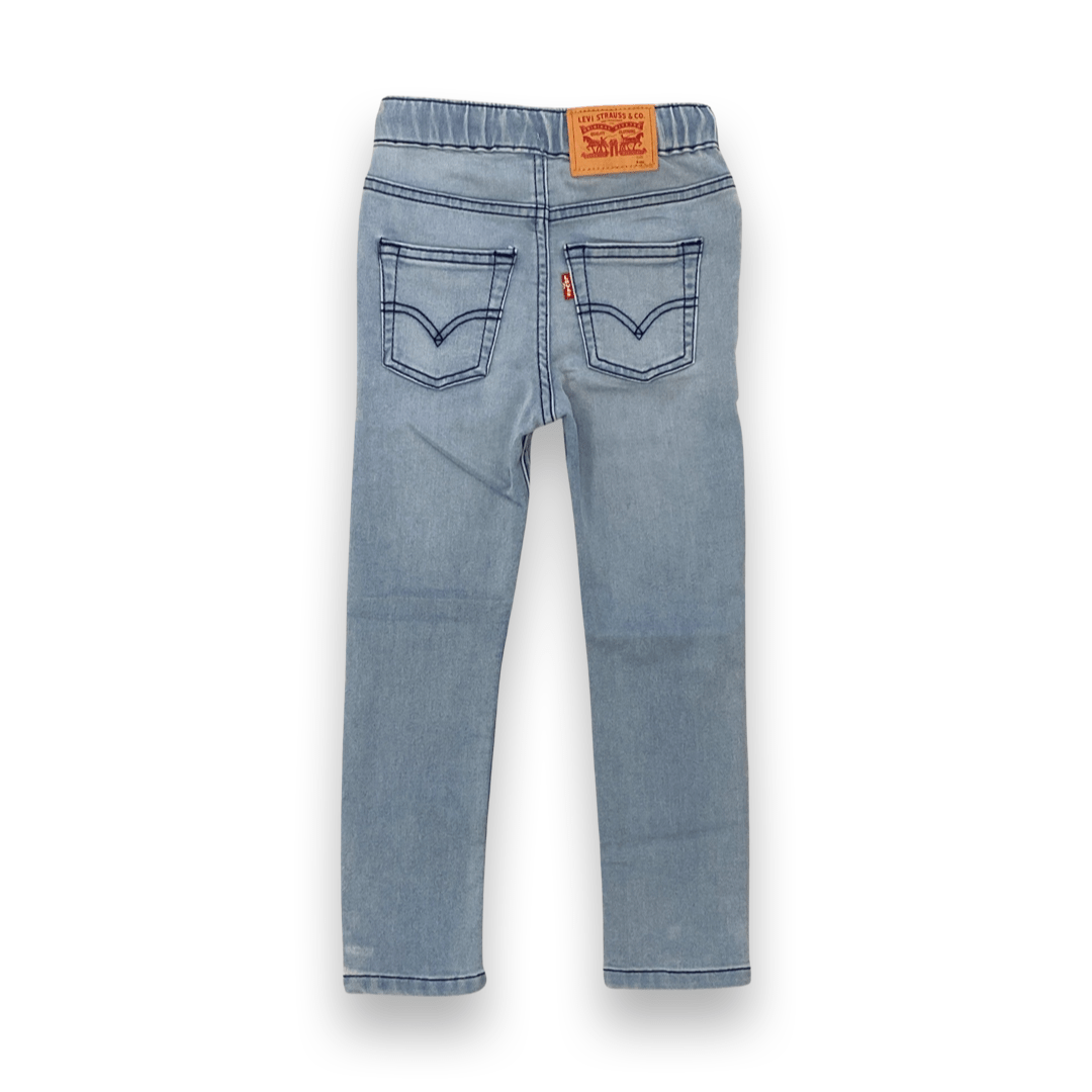 ג׳ינס סקיני לבנים