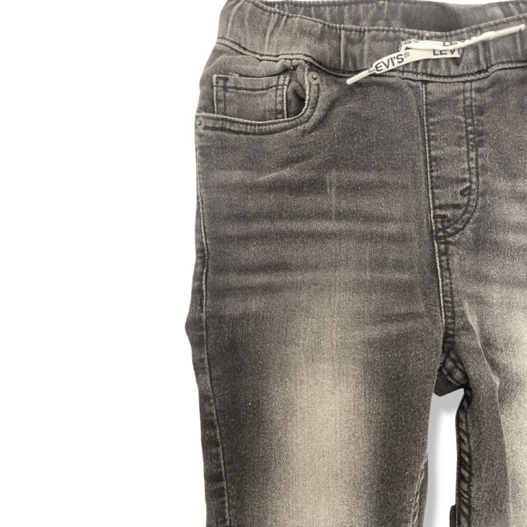 ג׳ינס סקיני לבנים