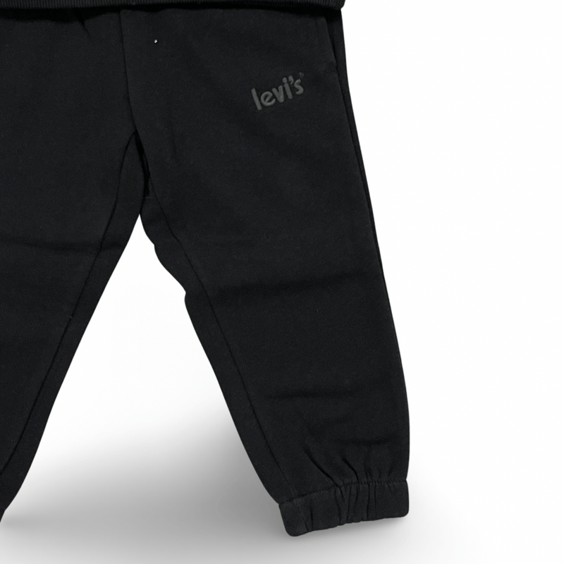 חליפת שתי חלקים לבנים